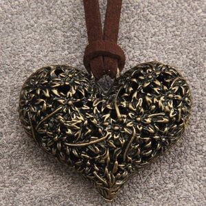 1pc Hollow Out Flower & Leaf Heart Shaped Pendant Necklace